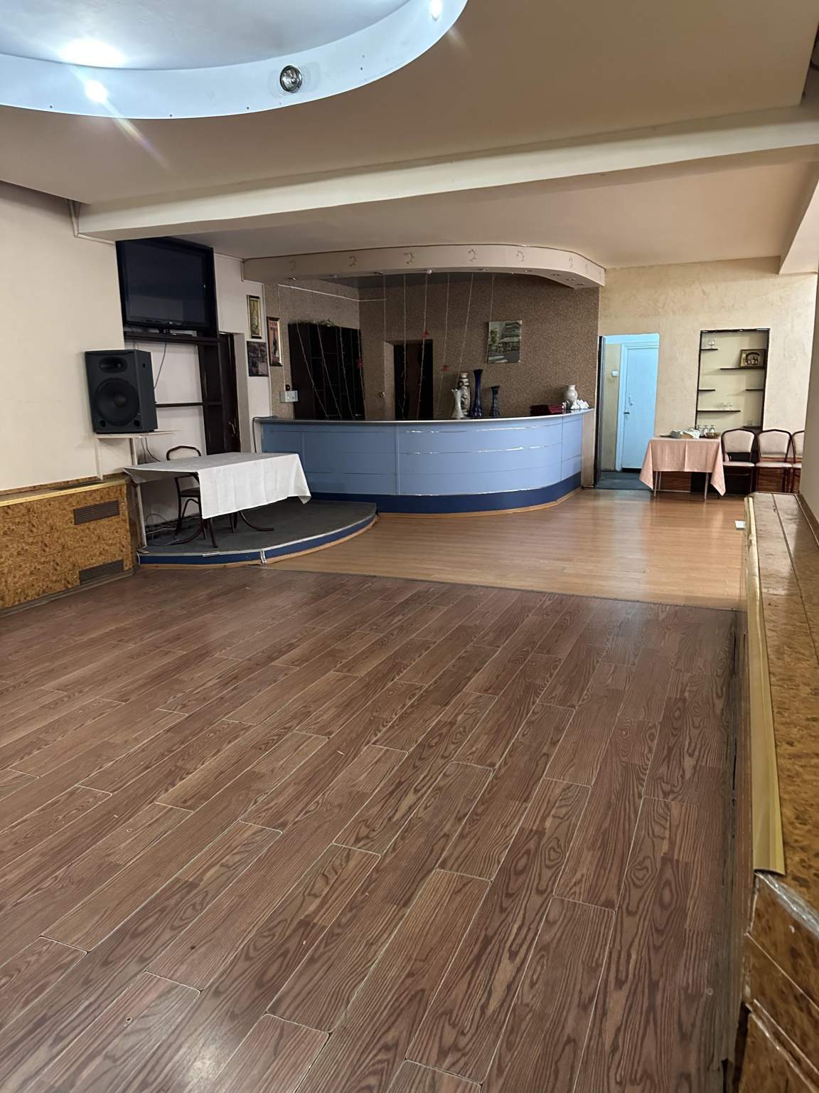 Снять  помещение свободного назначения